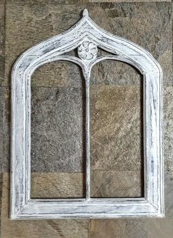 O Bifora In Legno Bianco Decapato Intarsiato