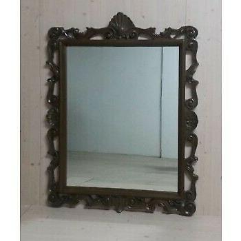 specchio classico con cornice in legno intagliata