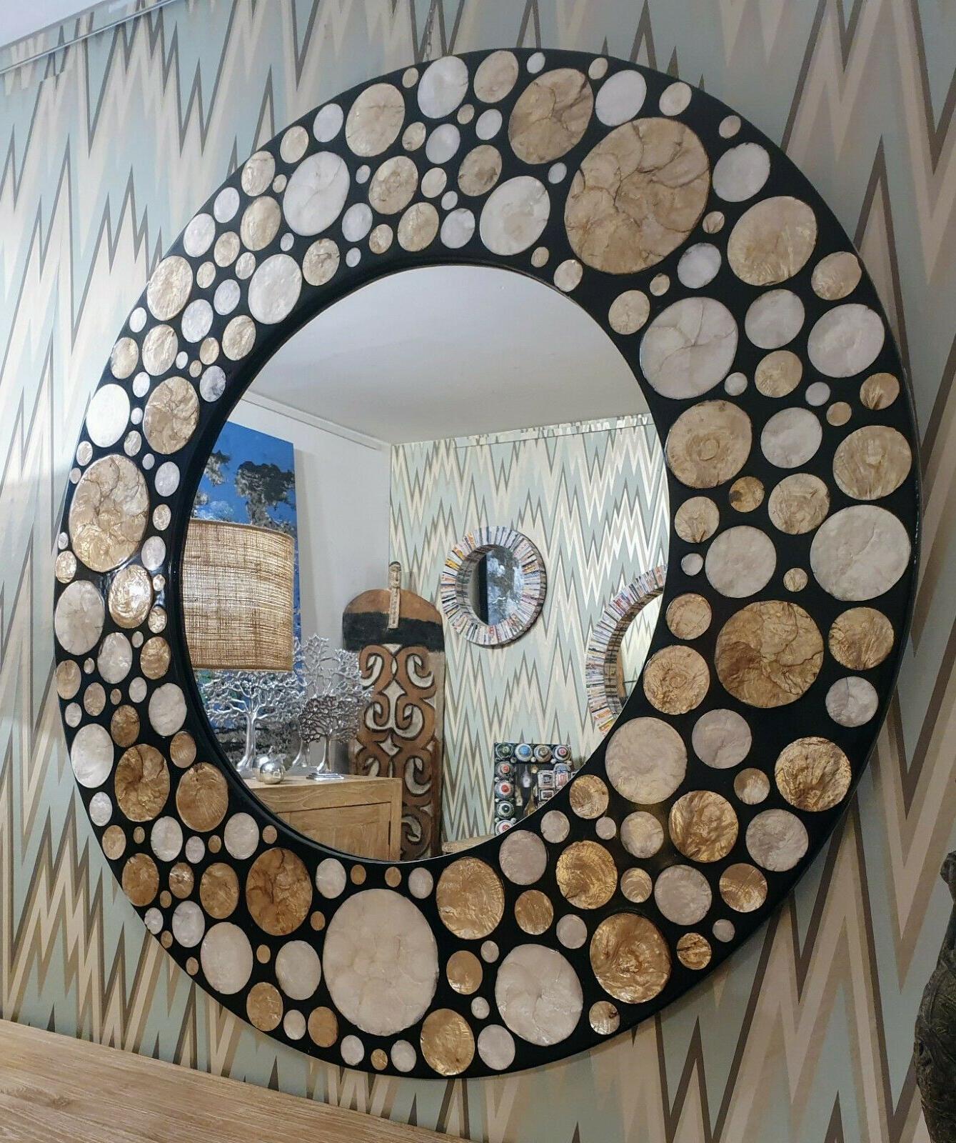 specchio con cornice in resina e madreperla