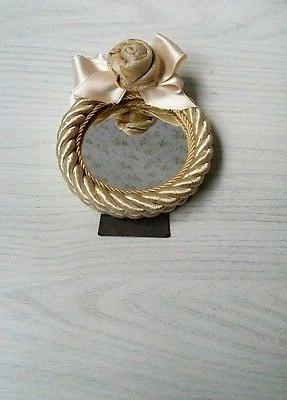 specchio da tavolo in tessuto con rosa