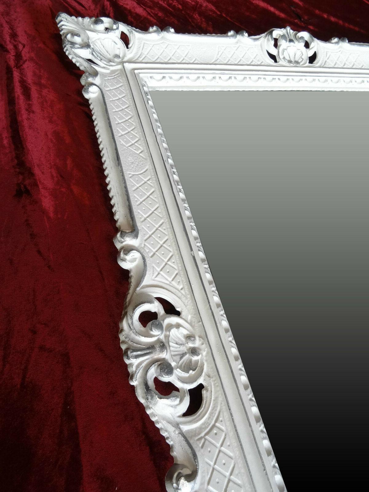 specchio in stile barocco muro bianco argento