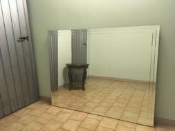 O Grande Moderno Da Parete Con Sostegni E Cavi Per Luce